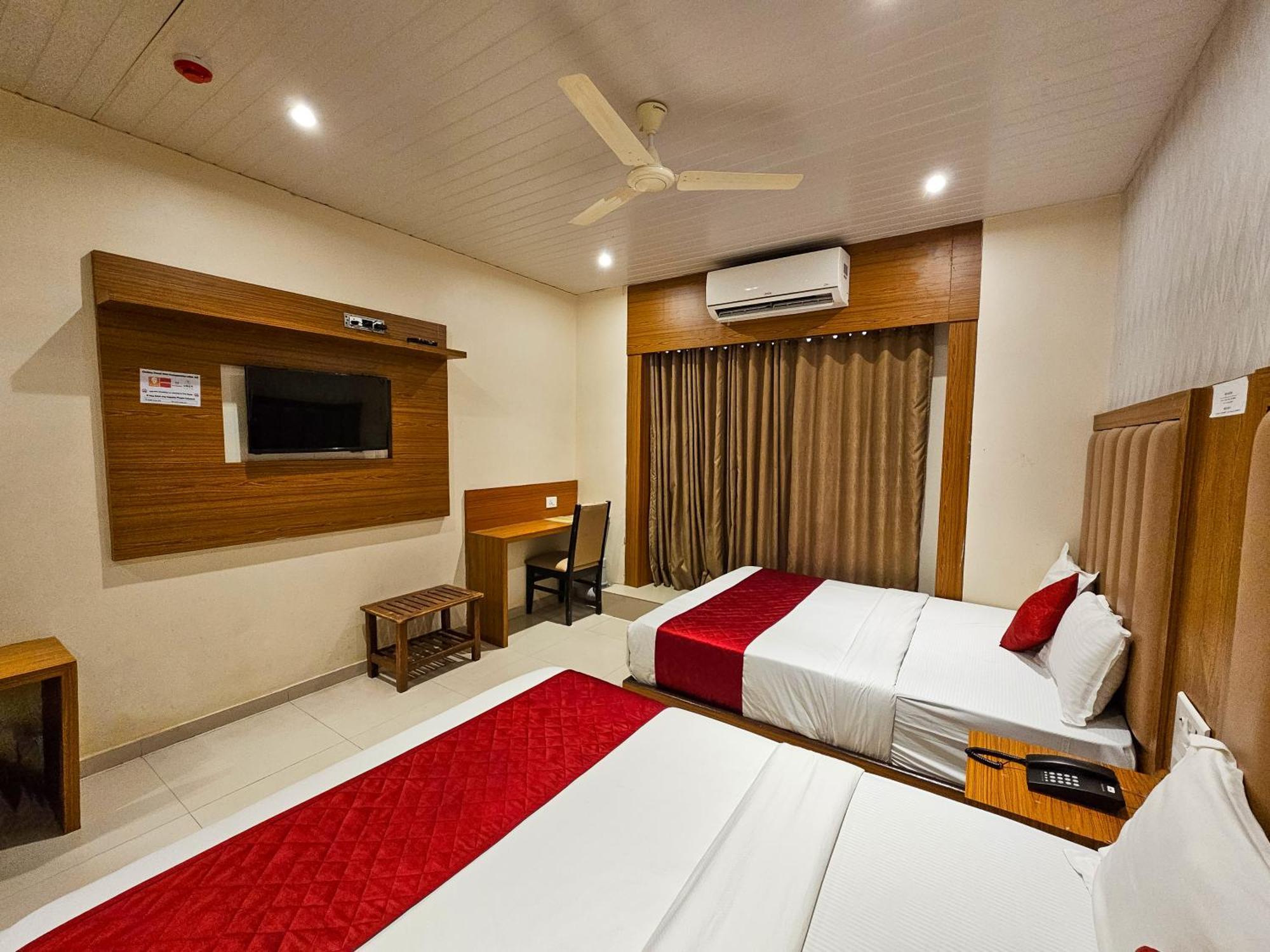 Hotel Bkc Inn - Near Trade Center, Visa Consulate มุมไบ ภายนอก รูปภาพ