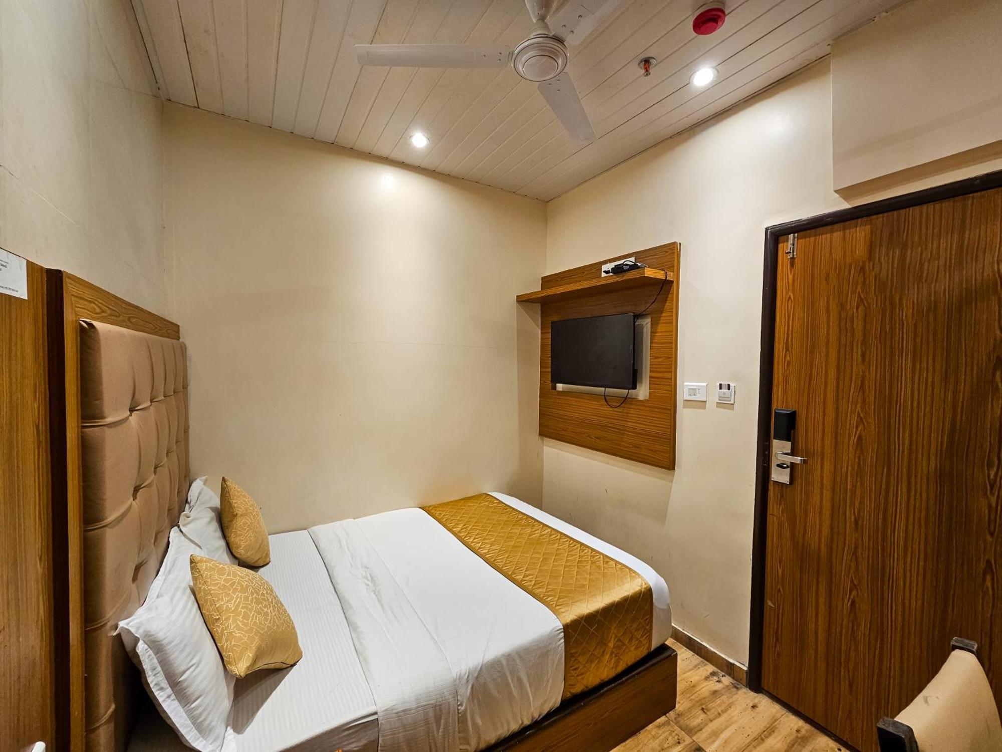 Hotel Bkc Inn - Near Trade Center, Visa Consulate มุมไบ ภายนอก รูปภาพ