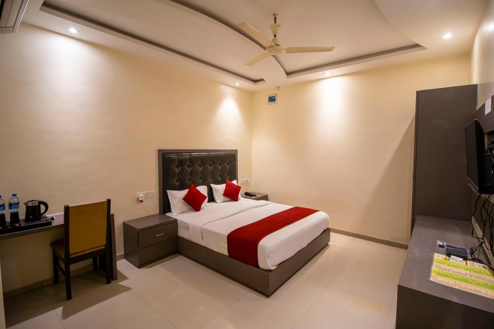 Hotel Bkc Inn - Near Trade Center, Visa Consulate มุมไบ ภายนอก รูปภาพ