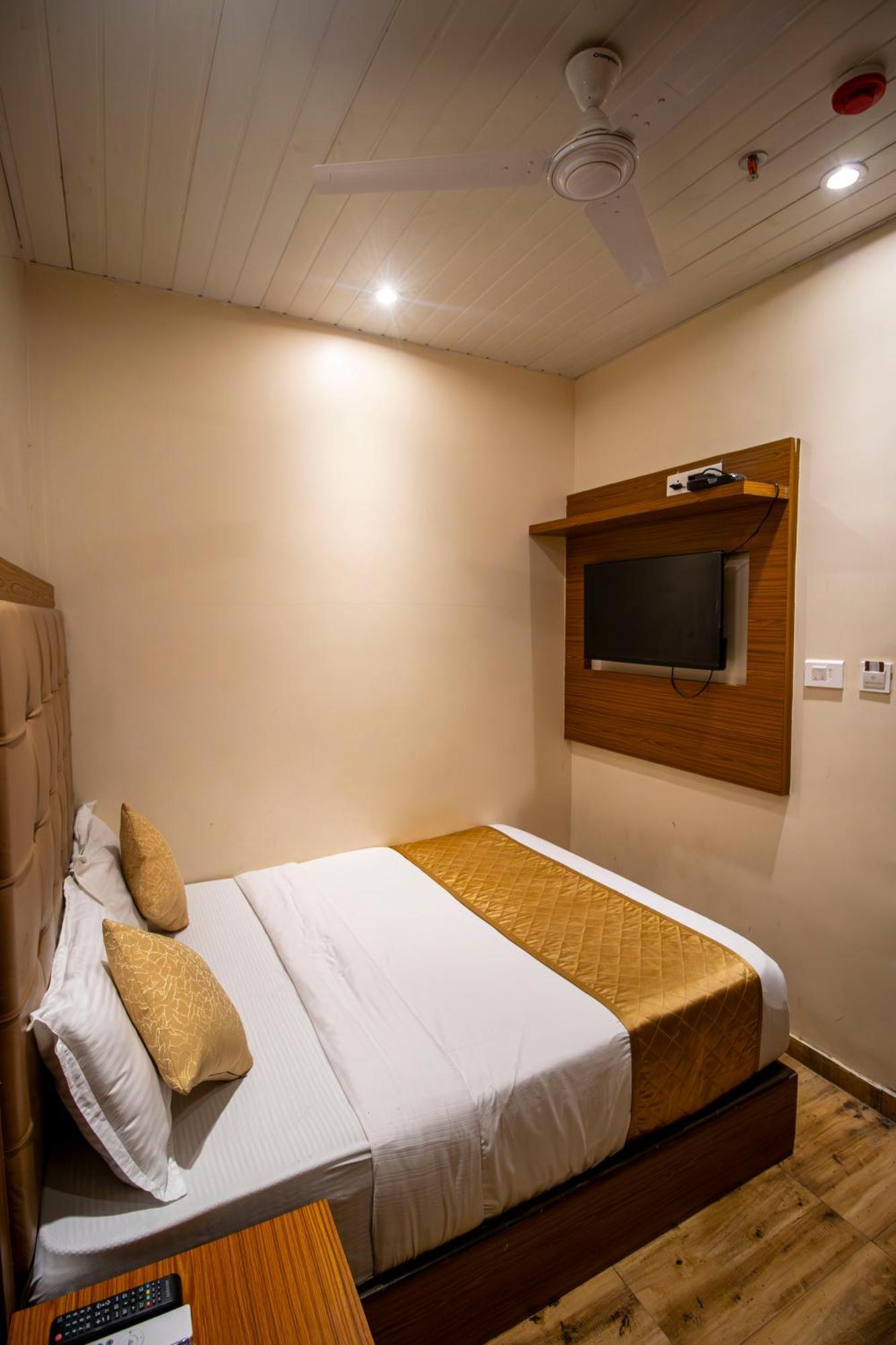 Hotel Bkc Inn - Near Trade Center, Visa Consulate มุมไบ ภายนอก รูปภาพ